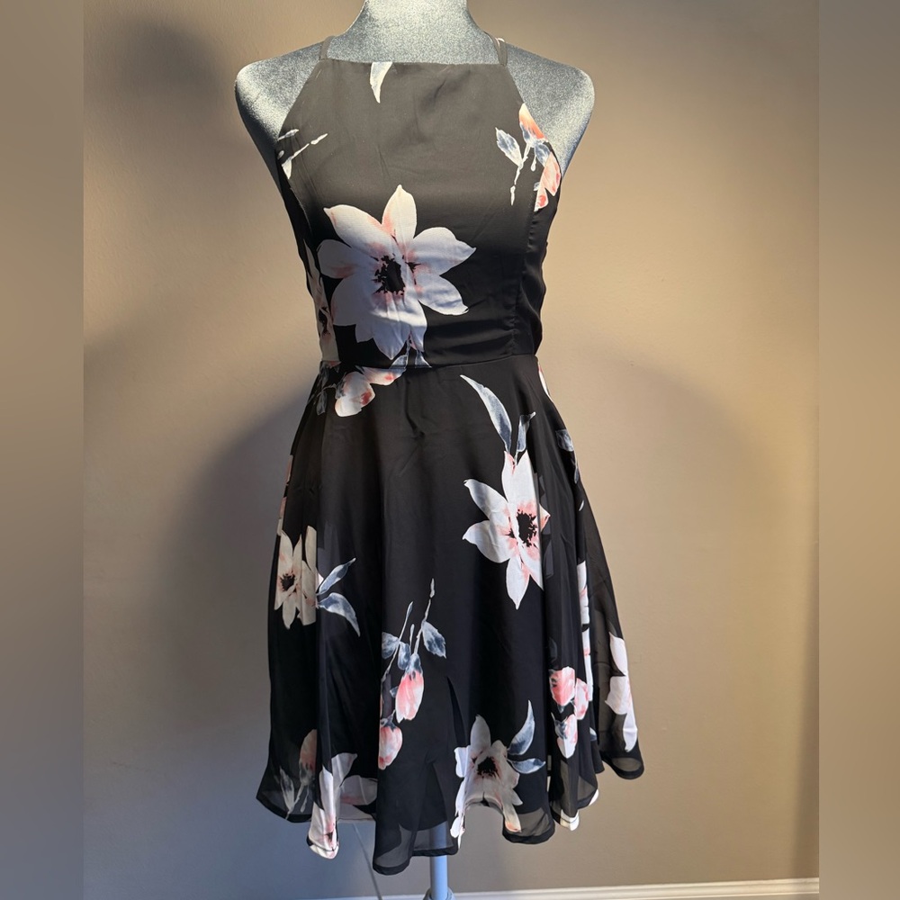 Lulus Black Floral Strappy Back Skater Dress – Size Medium